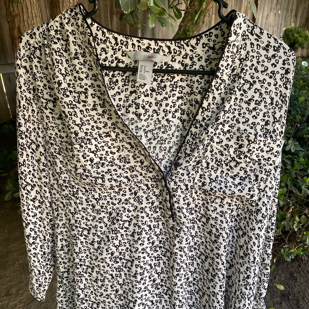 H&M blouse, white and black,lightweight size 12